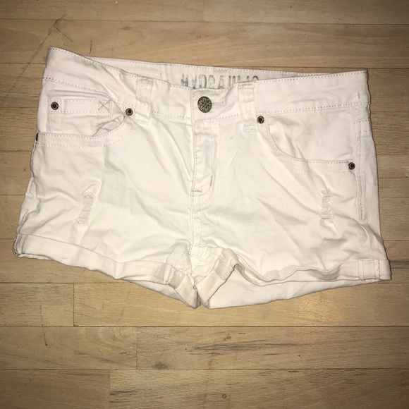 White jean shorts with rips - Picture 1 of 2